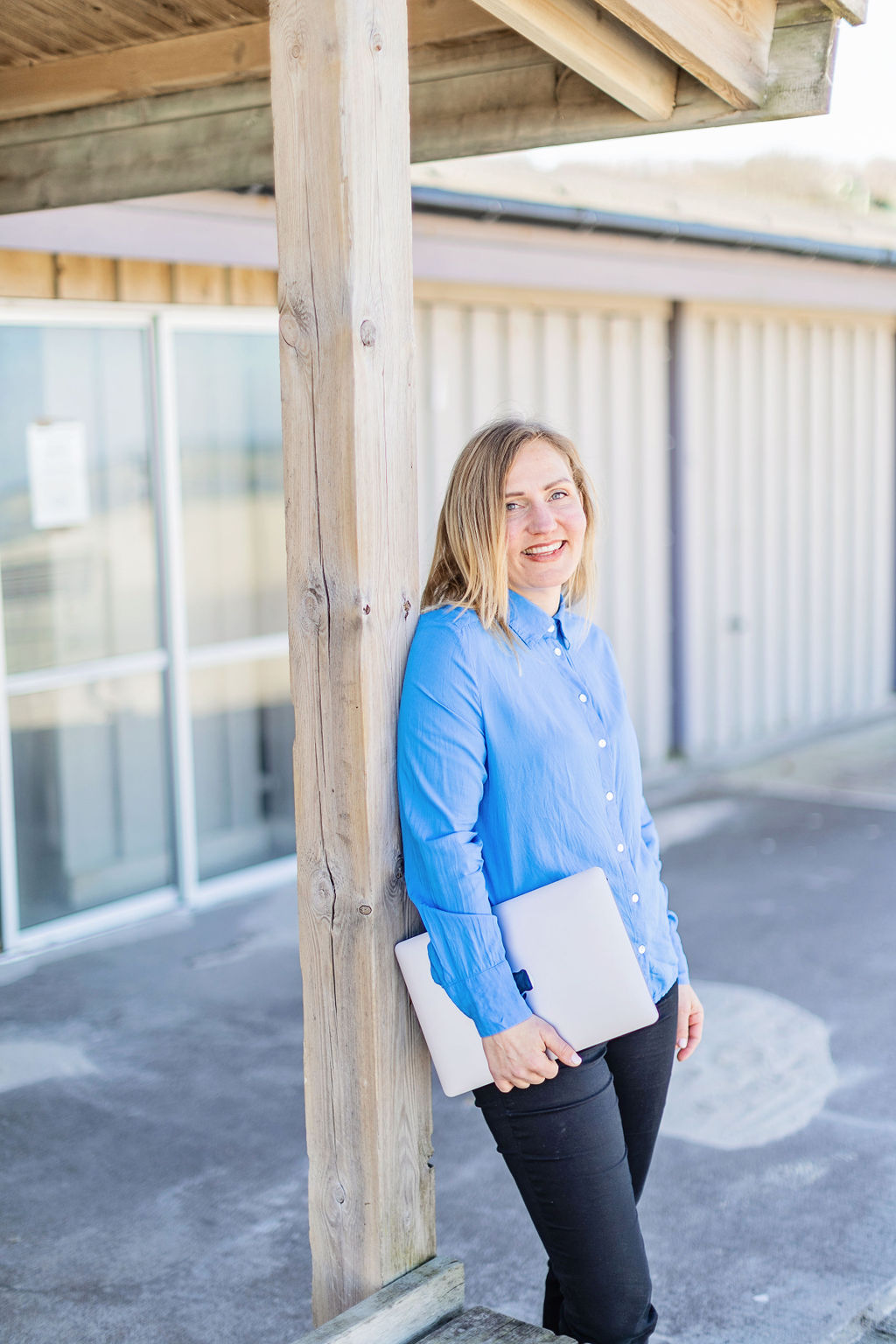 Porträtt av Josefin Thörn som driver Designguiden